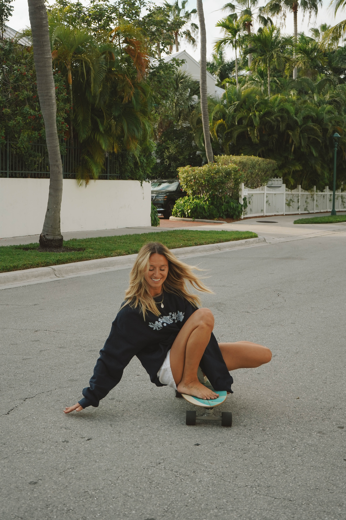 Hibiscus Crewneck - Navy